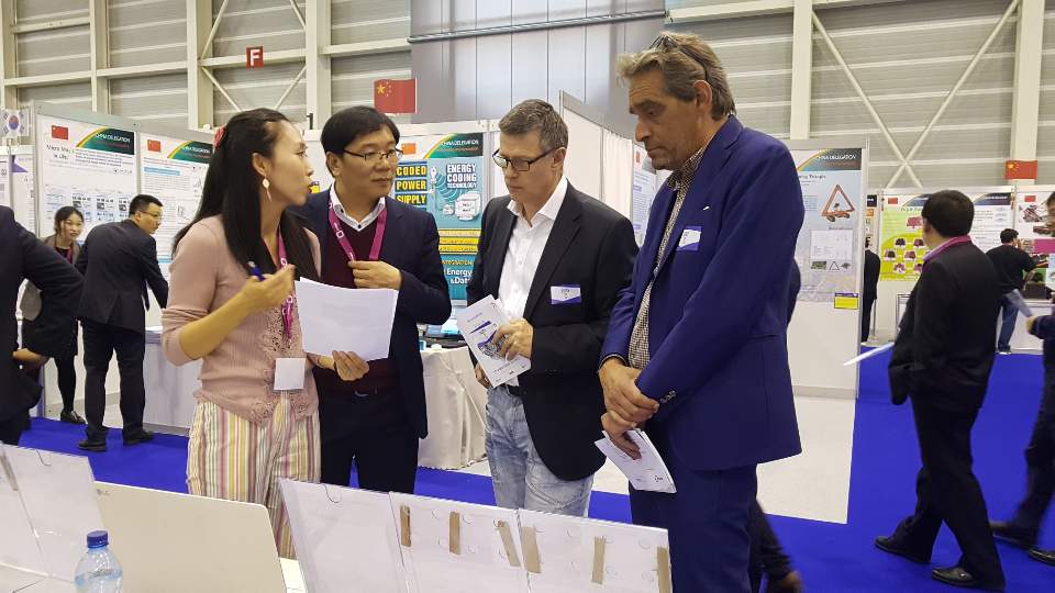 ▲제47회 스위스 제네바 국제발명전에서 심사를 받고 있는 장민우(왼쪽 2번째) 뉴코애드윈드 대표.(사진제공=뉴코애드윈드)