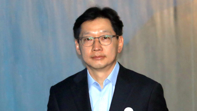 ▲드루킹 일당과 댓글 조작 혐의로 구속된 김경수 경지사가 11일 오후 서울 서초구 서울고법에서 열리는 항소심 재판에 출석하고 있다.(뉴시스)