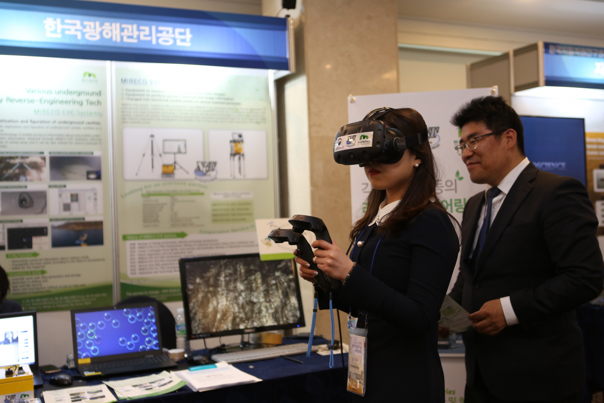 ▲한국광해관리공단은 18일 제주 메종글래드 호텔에서 '광해방지 국내 심포지엄’을 열었다. 사진은 공단이 자체 개발한 지하공동 3차원 수치화ㆍ형상화 장비인 '미래코 아이'(사진 제공=한국광해관리공단)