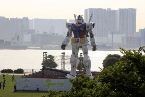 ▲일본 도쿄의 한 공원에 2009년 6월 11일(현지시간) 18m 높이의 건담 모형이 세워져 있다. 도쿄/신화뉴시스
