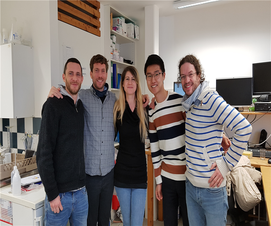 ▲농림축산식품부가 이달 24일부터 다음 달 17일까지 OASIS 파견자를 모집한다. 사진은 지난해 인턴으로 파견됐던 김동민(오른쪽에서 두 번째)와 파견 회사 동료들. 김 씨는 올해 이 회사에 정규직으로 취업했다.(사진 제공=농림축산식품부)