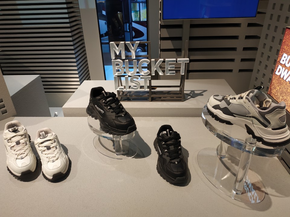 ▲디스커버리 익스페디션 팝업 스토어에 진열된 '버킷 디워커'(박미선 기자 only@)