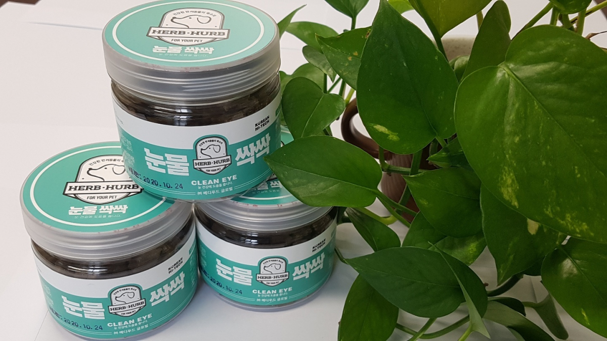 ▲반려견 눈물자국 개선 기능성 간식 ‘눈물싹싹’.(사진제공=메디푸드글로벌)