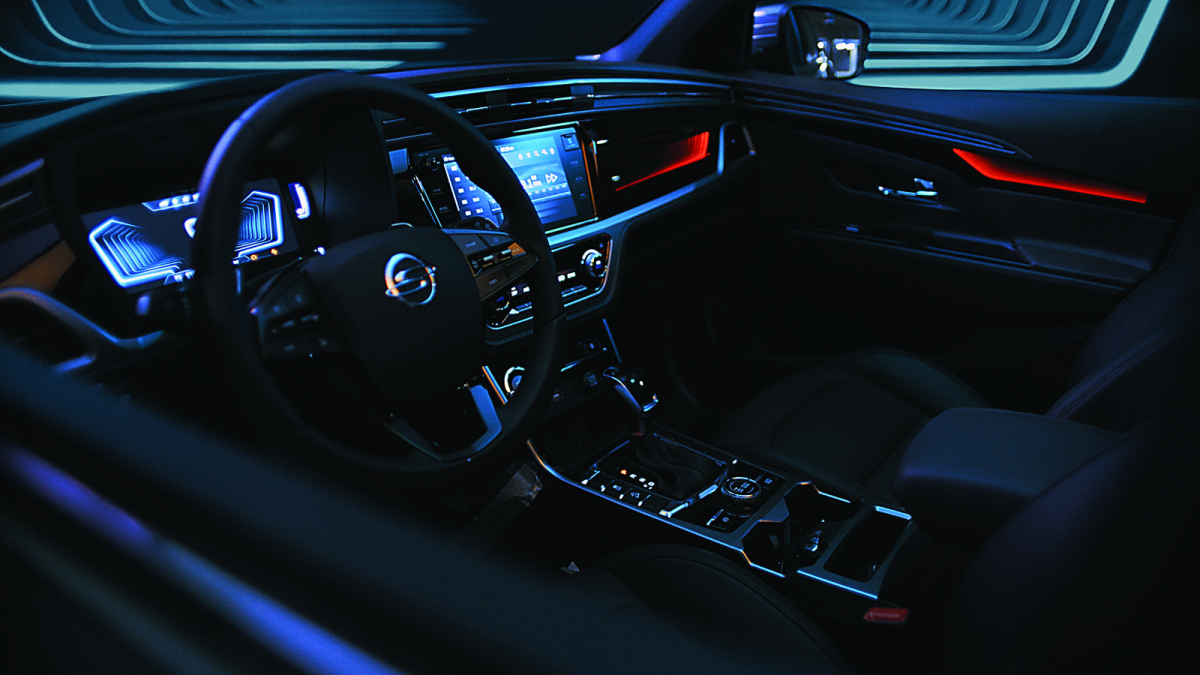 ▲동급 최초의 10.25인치의 ‘풀 디지털 클러스터(계기판)'을 비롯해 9인치 AVN 스크린 등 경쟁모델을 앞서는 다양한 장비가 눈길을 끈다. (사진제공=쌍용차)