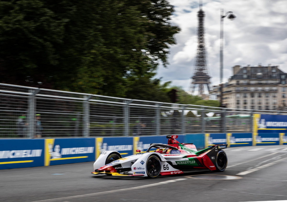 ▲전기차 레이싱 대회 ‘포뮬러 E’ 2018-2019 시즌에 출전 중인 아우디 e-트론 FE05의 모습. (사진제공=아우디)