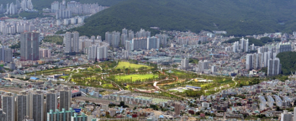 ▲부산 진구 부산시민공원과 일대 주택가 모습 (사진=부산진구청)