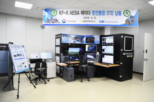 ▲KF-X AESA 레이다 개발을 위한 핵심장비인 항전통합 STE 장비(사진제공=한국항공우주)