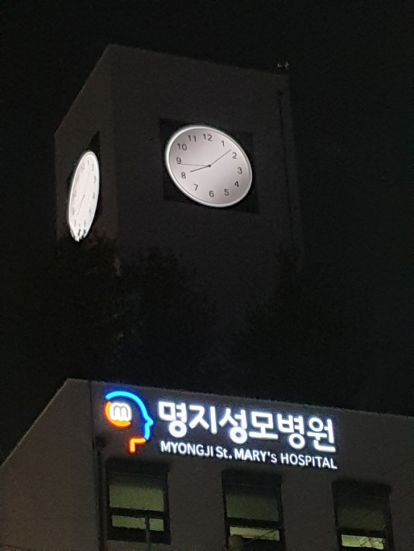 ▲명지성모병원 키오스크코리아 LED 시계탑.(사진제공=키오스크코리아)