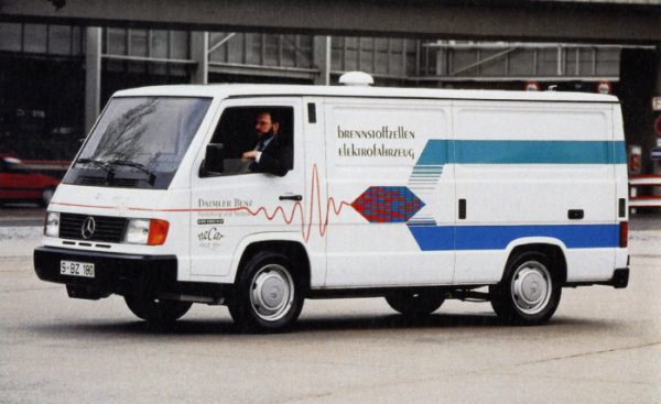 ▲메르세데스-벤츠는 MB100을 바탕으로 한 수소전기차를 1997년 선보였다. 차체는 쌍용차 이스타나의 전신이다. (사진제공=MBK)