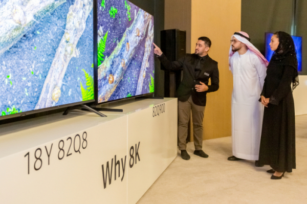 ▲삼성전자는 17일(현지시간) 아랍에미리트 두바이에 위치한 릭소스 호텔에 주요 거래선과 미디어를 초청, 2019년형 QLED TV를 중동 지역에 본격 출시하는 행사를 개최했다.(사진제공 삼성전자)