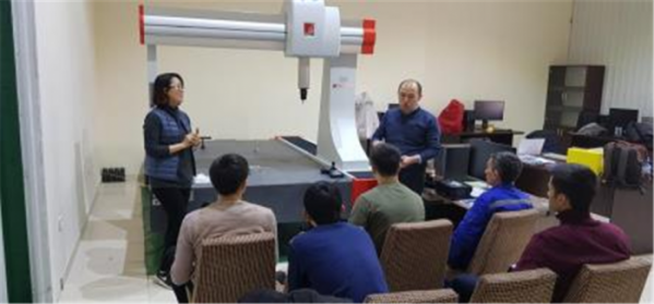 ▲산업통상자원부는 19일 우즈베키스탄 타슈켄트에서 한-우즈베키스탄 농기계 R&D센터 개소식을 열었다. 사진은 센터 내 3D 스캐너 교육 모습.(사진 제공=산업통상자원부)
