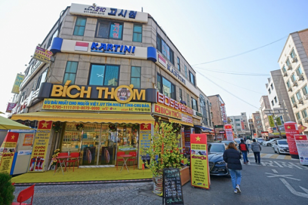 ▲베트남 식당과 상점이 모여있는 골목.
