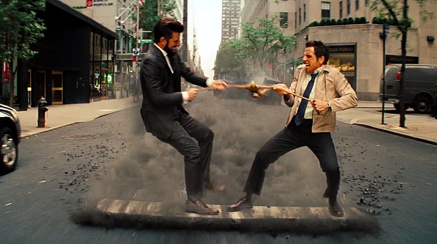 ▲영화 전반부에만 해도 이렇게 말도 안 되는 공상에 빠져있던 월터는 시간이 흐름에 따라 차츰 환상에서 벗어난다. (제공=20세기폭스코리아)