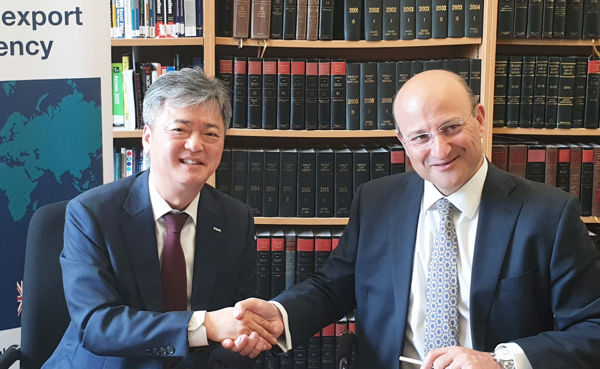 ▲한국무역보험공사는 2일 영국 런던에서 영국 수출금융청과 '재보험 업무협약'을 맺었다고 3일 밝혔다.(사진 제공=한국무역보험공사)