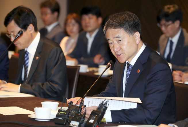 ▲3일 오전 서울 플라자호텔에서 열린 제4차 기금운용위원회에서 박능후 보건복지부 장관이 발언하고 있다.(사진제공=보건복지부)