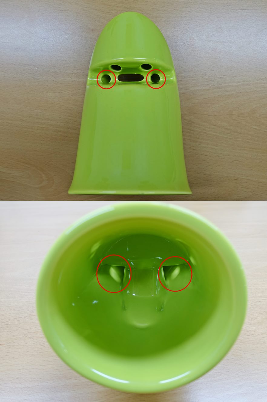 ▲위와 정면에서 찍은 '스카이락2'. 위 사진의 두 구멍은 일반적인 스마트폰의 스피커가 위치한 자리다. 이 구멍이 아래 사진의 두 구멍으로 연결돼 소리가 증폭된다. 가운데 있는 구멍은 충전기 케이블을 연결하는 구멍이다. (김정웅 기자 cogito@)