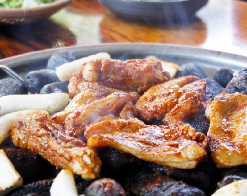 (출처=참나무숯불닭갈비막국수 네이버 플레이스)