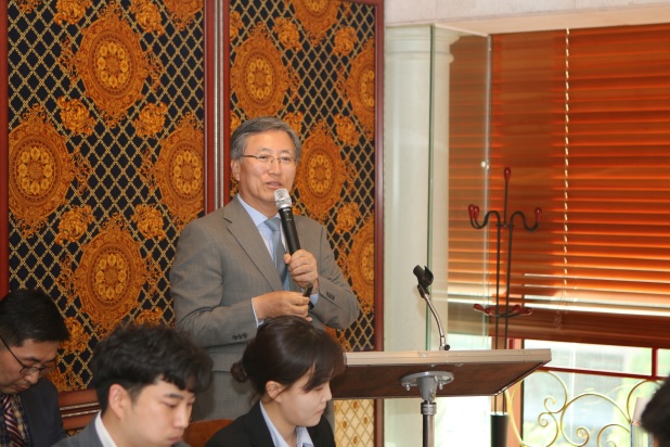 ▲최중경 한국공인회계사회 회장이 9일 서울 여의도동 중식당에서 기자세미나를 열고 대우조선해양 사태를 언급하고 있다.(제공=한국공인회계사회)