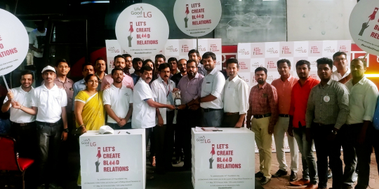 ▲LG전자가 11일 ‘혈연을 맺자(Let's create blood relations)’는 구호를 내걸고 인도 47개 도시 71개 캠프에서 헌혈캠페인을 진행했다.  (사진제공=LG전자)