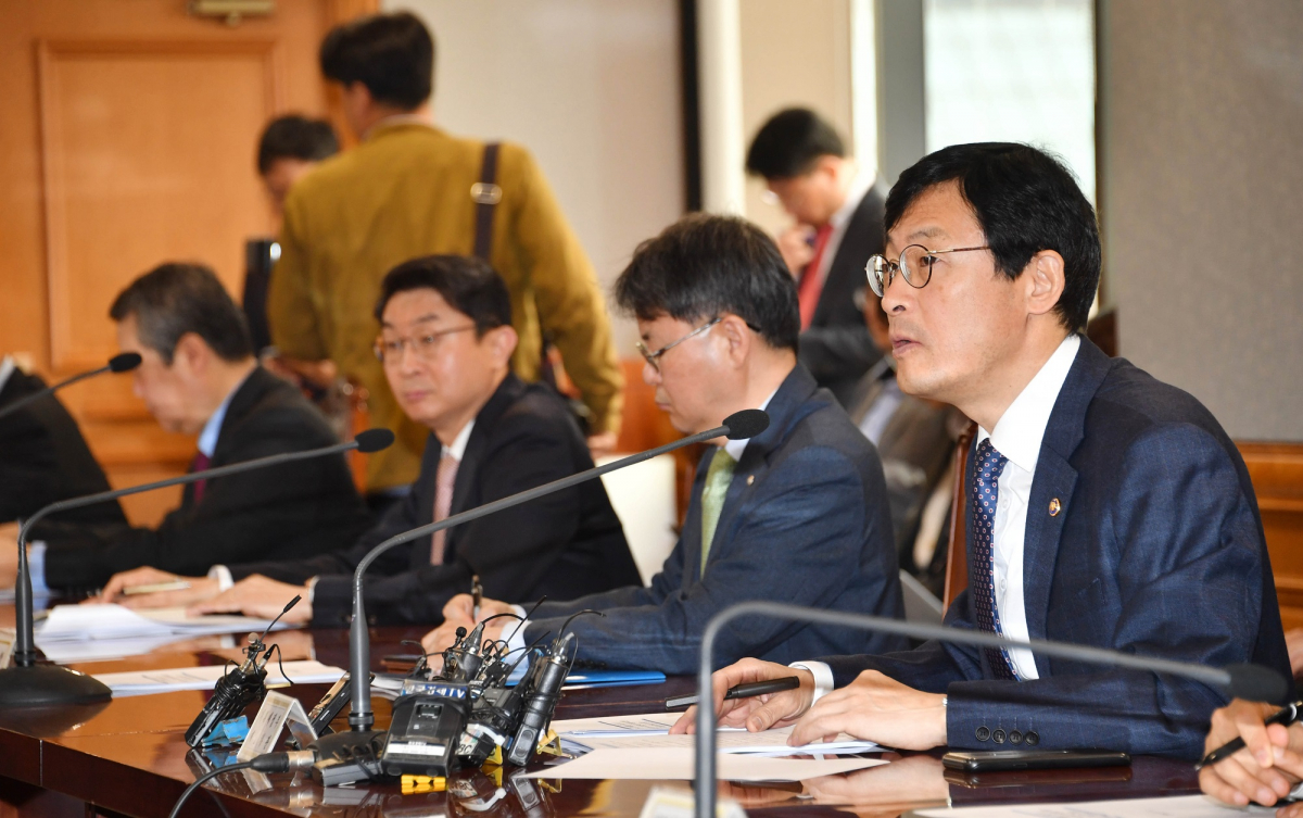 ▲이호승 기획재정부 1차관이 13일 중구 은행회관 중회의실에서 '확대 거시경제금융회의'를 주재하고 모두발언을 하고 있다.(사진제공=기획재정부)
