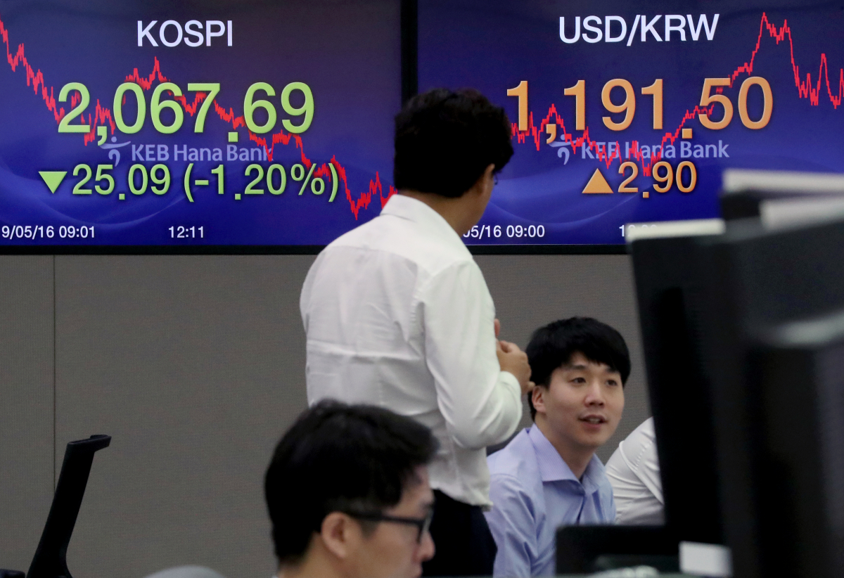 ▲16일 코스피지수는 전일(2092.78)대비 25.09포인트(1.20%) 내린 2067.69로 장을 마쳤다.