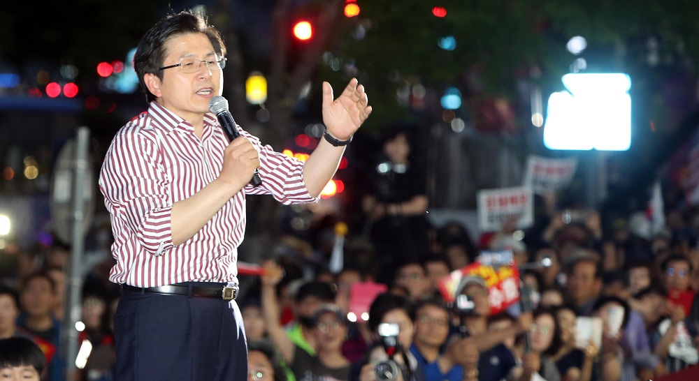 ▲황교안 자유한국당 대표가 17일 대전에서 열린 집회에 참가해 연설하고 있다.(연합뉴스)