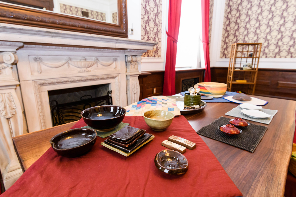 ▲기획전시 '공예X컬렉션:아름답거나+쓸모있거나'에 전시된 다양한 공예 작품.(사진제공=문화체육관광부)