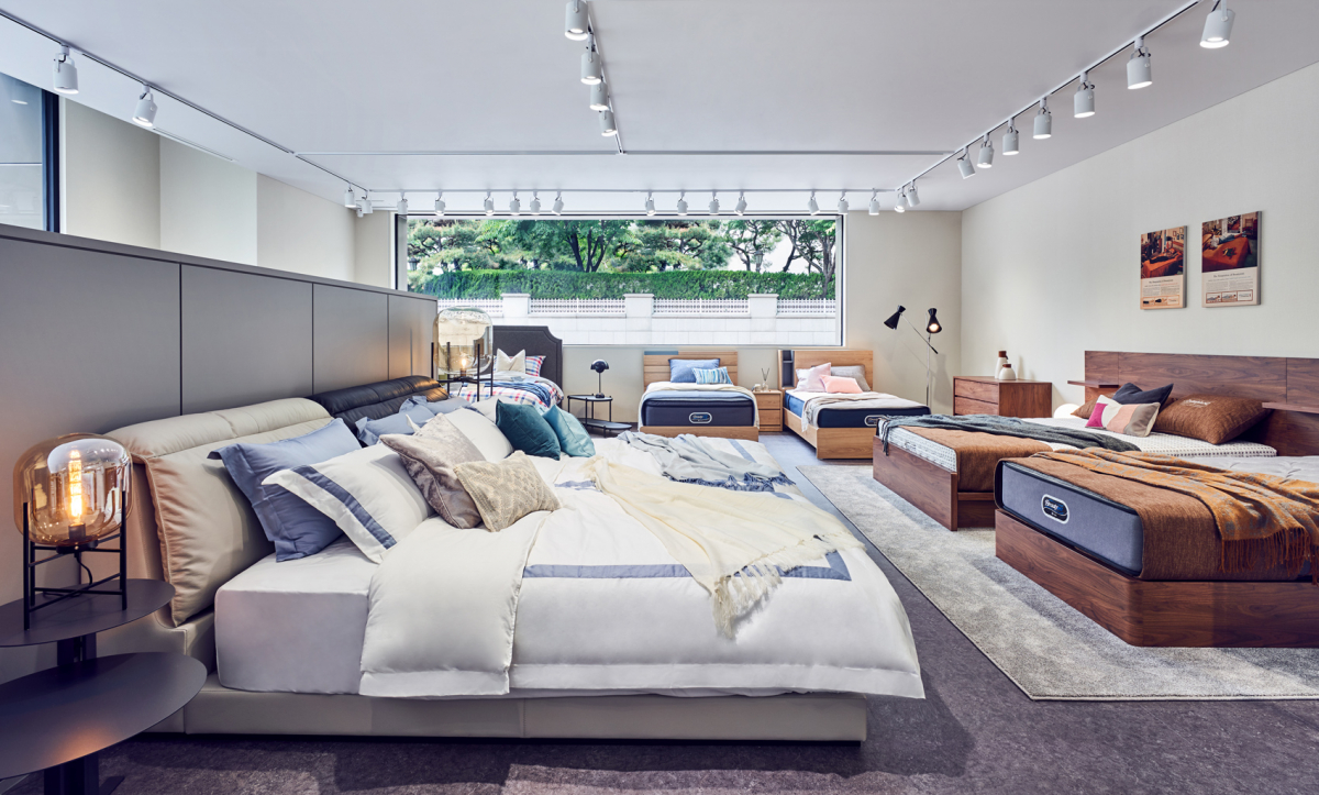 ▲시몬스 침대 도곡점(사진제공=시몬스)