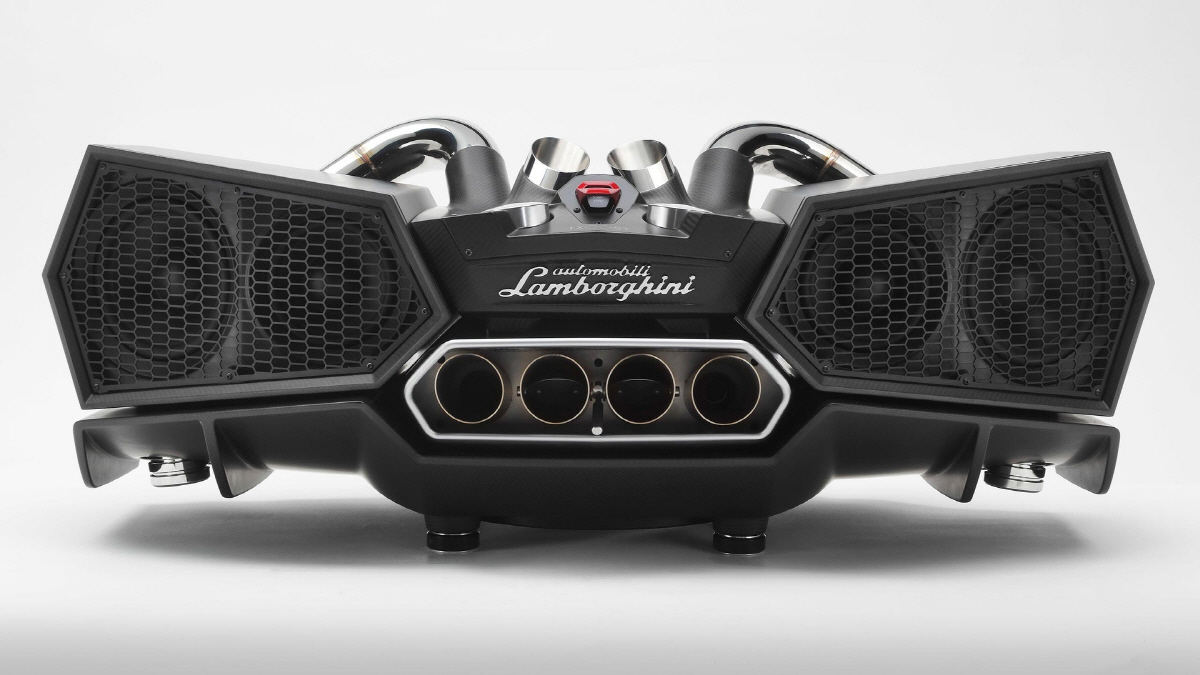 ▲수퍼카 브랜드 람보르기니가 내놓은 스피커. 람보르기니 아반타도르의 육각형 디자인 콘셉트를 바탕으로 배기 파이브까지 옮겨놨다. 가격은 약 2500만 원이다. 출처=뉴스프레스UK