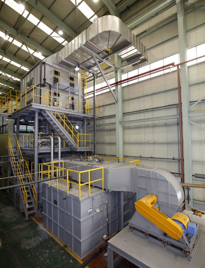 ▲경남 창원 두산중공업 본사에 설치된 국내 표준 석탄화력발전소용 파일럿(Pilot) EME(정전기를 이용한 고효율 습분제거기)