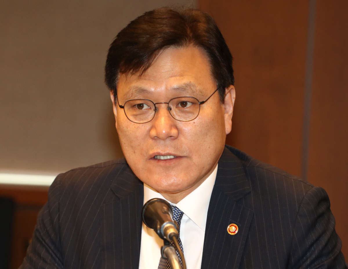 ▲최종구 금융위원장이 22일 오전 서울 은행연합회에서 열린 ‘청년 전·월세 지원 프로그램 출시 협약식’에서 인사말 하고 있다. 연합뉴스