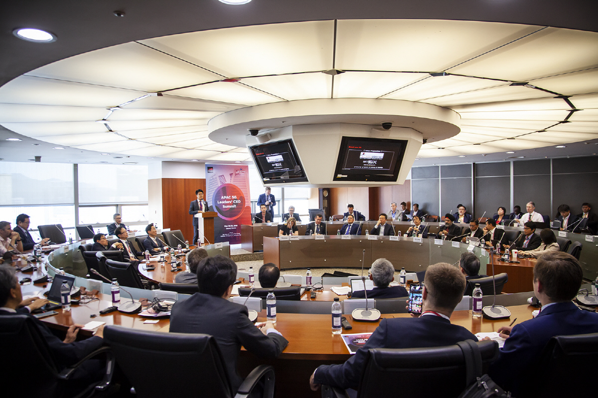 ▲박진효 SK텔레콤 ICT기술센터장(CTO)이 28일 ‘APAC 5G 서밋’에서 세계 최초 5G 상용화 과정 및 스마트팩토리, 모바일엣지컴퓨팅, 슈퍼노바 등 5G 특화 기술을 발표하고 있다. (사진제공= SK텔레콤)