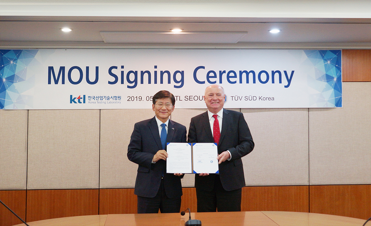 ▲한국산업기술시험원(KTL)은 29일 서울 구로구 분원에서 독일 철도 인증기관인 티유브이슈드코리아 (TÜV SÜD KOREA)와 업무협약을 맺었다.(사진 제공=한국산업기술시험원)
