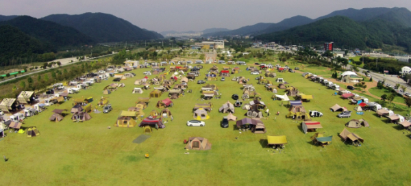 ▲17~18일 전북 정읍에서는 캠핑대회도 열린다. 사진은 드론으로 촬영한 캠핑장 전경.(사진제공=정읍시)