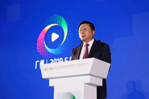 ▲LG디스플레이 한상범 부회장이 9일, 중국 광저우 개최된 '2019 세계 UHD 산업발전대회'에서 '5G와 고화질 컨텐츠 시대의 디스플레이 역할과 도전'이라는 주제로 기조 연설을 하고있다.(사진제공=LG디스플레이)