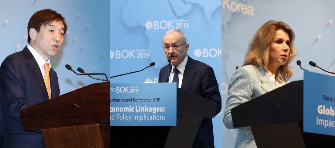 ▲소위 금융의 세계화라 할 수 있는 글로벌 경제의 연계성과 관련한 부작용을 최소화하고 이를 발전 시킬 수 있는 방안에 대해 한국은행과 주요 국제기구, 석학들이 머리를 맞댔다. 사진은 3일 서울 중구 웨스틴 조선호텔에서 열린 '2019 BOK 국제컨퍼런스'에서 개회사와 기조연설을 하는 모습. 왼쪽부터 이주열 한은 총재, 클라우디오 보리오 BSI 통화경제국장, 카르멘 라인하트 하버드대 교수(한국은행)
