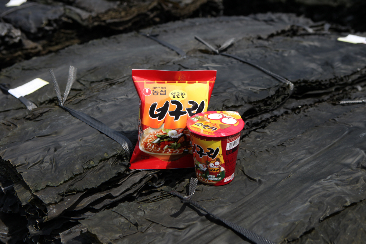 ▲완도 금일 다시마와 농심 너구리.