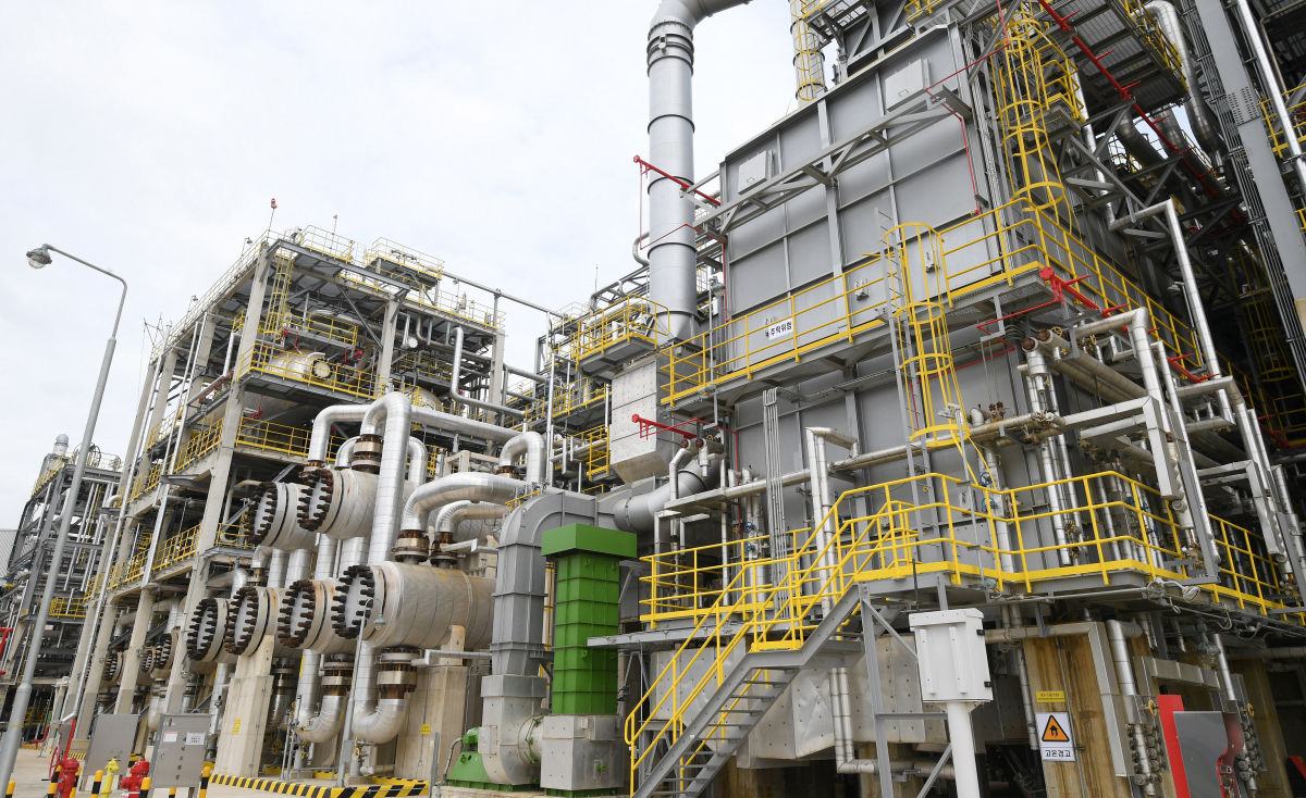 ▲에쓰오일 RUC설비의 일부인 RHDS 중질유 수소첨가 탈황공정 시설.