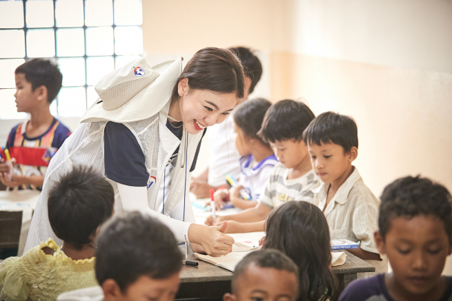 ▲SBI저축은행은 5일 자사 해외 봉사단 'SBI희망나눔 글로벌 원정대'가 캄보디아 해외 봉사활동을 완료했다고 밝혔다. (사진 제공=SBI저축은행)