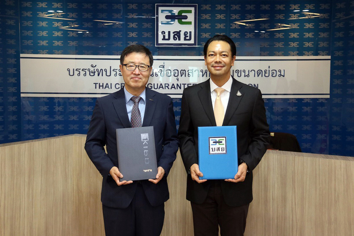 ▲정윤모 기술보증기금 이사장과 락 보라킷포카통 태국신용보증공사(TCG) 대표의 업무협약 체결 사진.(사진제공=기술보증기금)