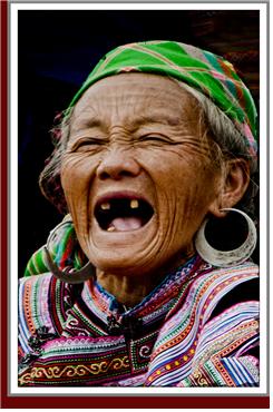 ▲활짝 웃는 미얀마 할머니(사진= 변용도 동년기자)