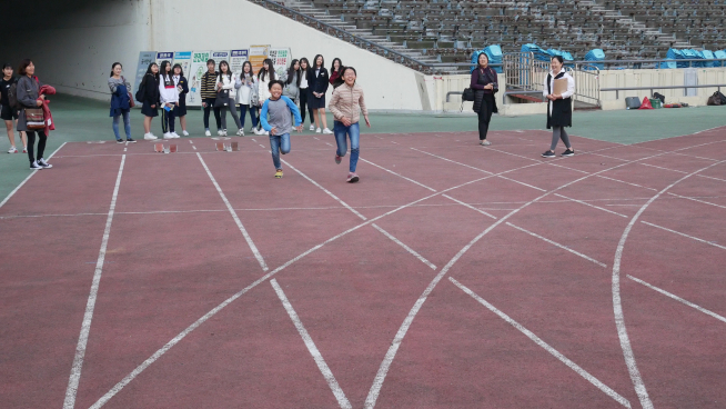 ▲관광체험 프로그램 - 주경기장 트랙 체험(사진 = 서울시)