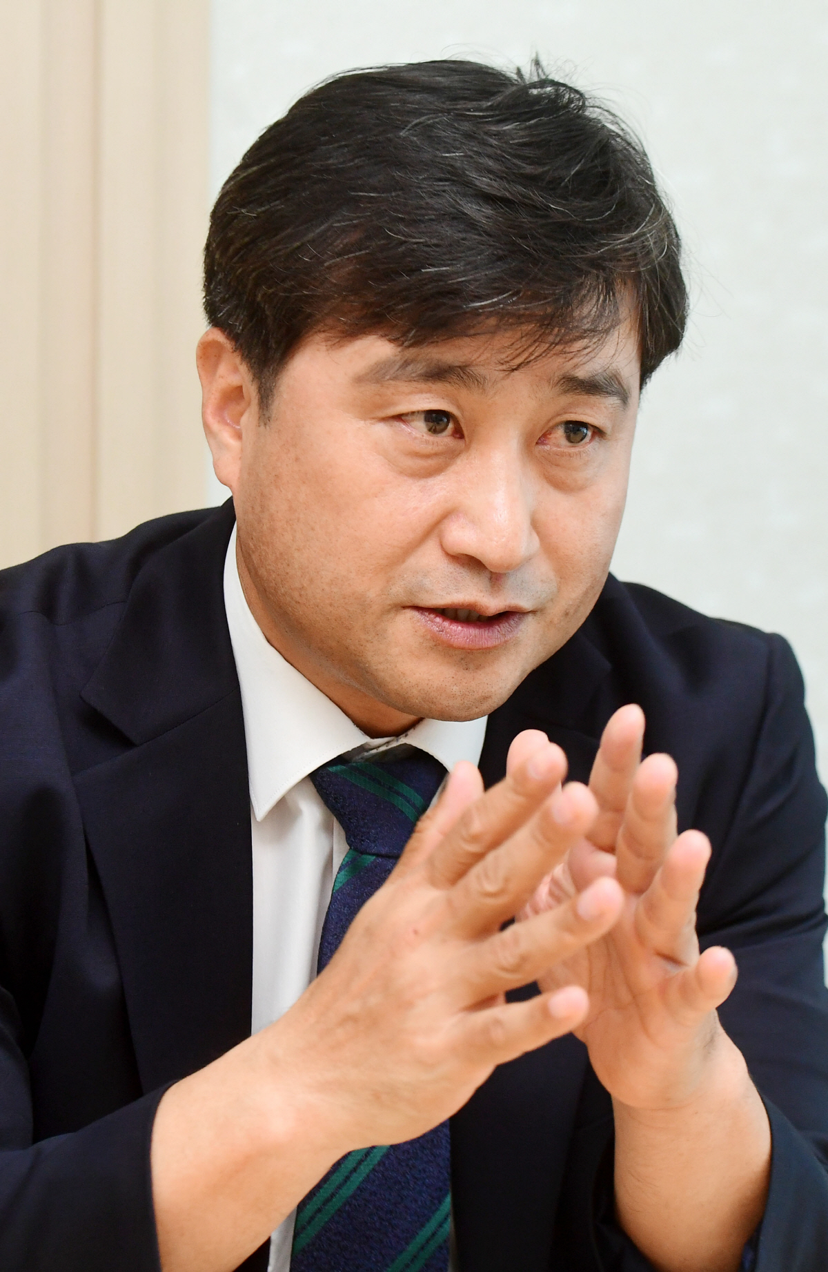 ▲김성호 이지스 대표가 11일 서울 구로구 사무실에서 이투데이와 인터뷰를 하고 있다. 고이란 기자 photoeran@