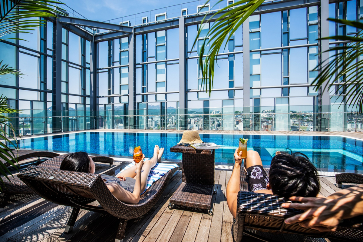 ▲노보텔 앰배서더 루프탑 수영장