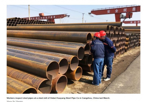 ▲지난 3월 중국 광저우 허베이성에 있는 한 철강업체에서 직원들이 일하고 있다. 출처 CNBC 캡처 
