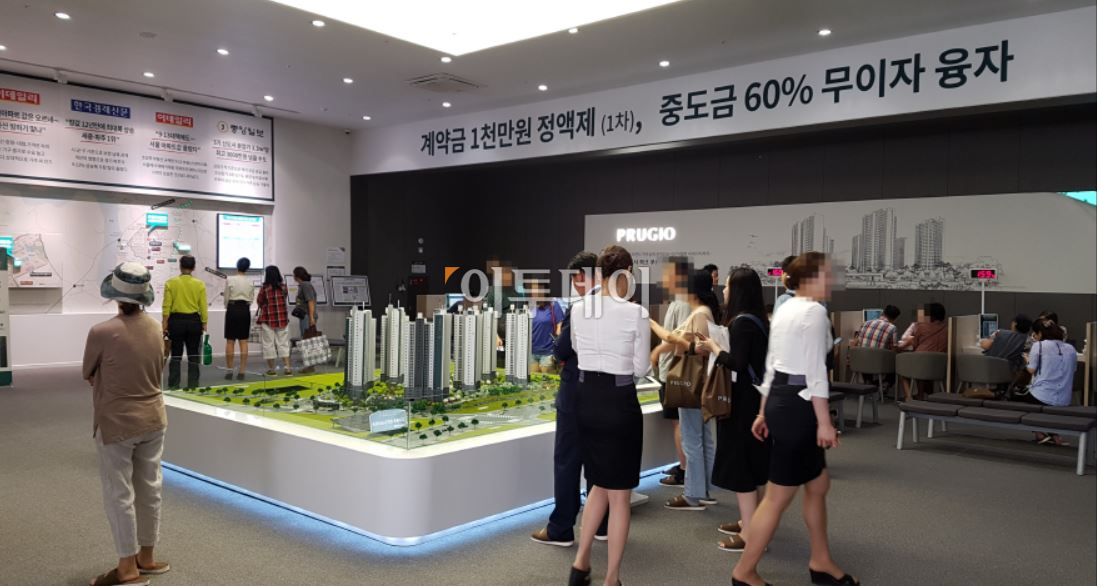 ▲경기도 파주시에 마련된 대우건설 '운정신도시파크푸르지오' 견본주택 내부 모습. 서지희 기자 jhsseo@