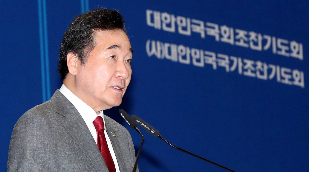 ▲이낙연 국무총리가 17일 오전 서울 강남구 코엑스에서 열린 제51회 대한민국 국가조찬기도회에 참석해 축사를 하고 있다. (출처=뉴시스)