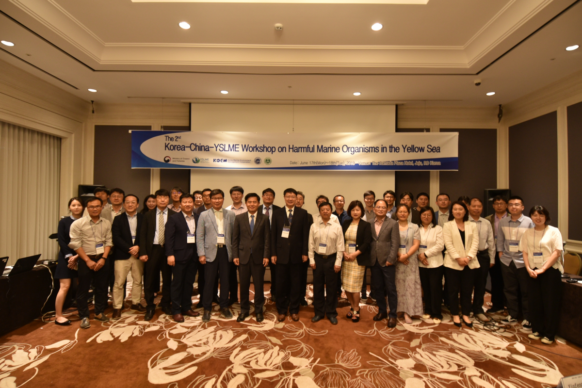 ▲해양환경공단은 17일부터 양일간 제주도에서 노무라입깃해파리, 갯끈풀, 괭생이모자반 등 해양생태계에 피해를 유발하는 유해해양생물에 대한 해결방안을 논의하기 위해 ‘한-중-YSLME 유해해양생물 워크숍’을 개최했다.(출처=해양환경공단)