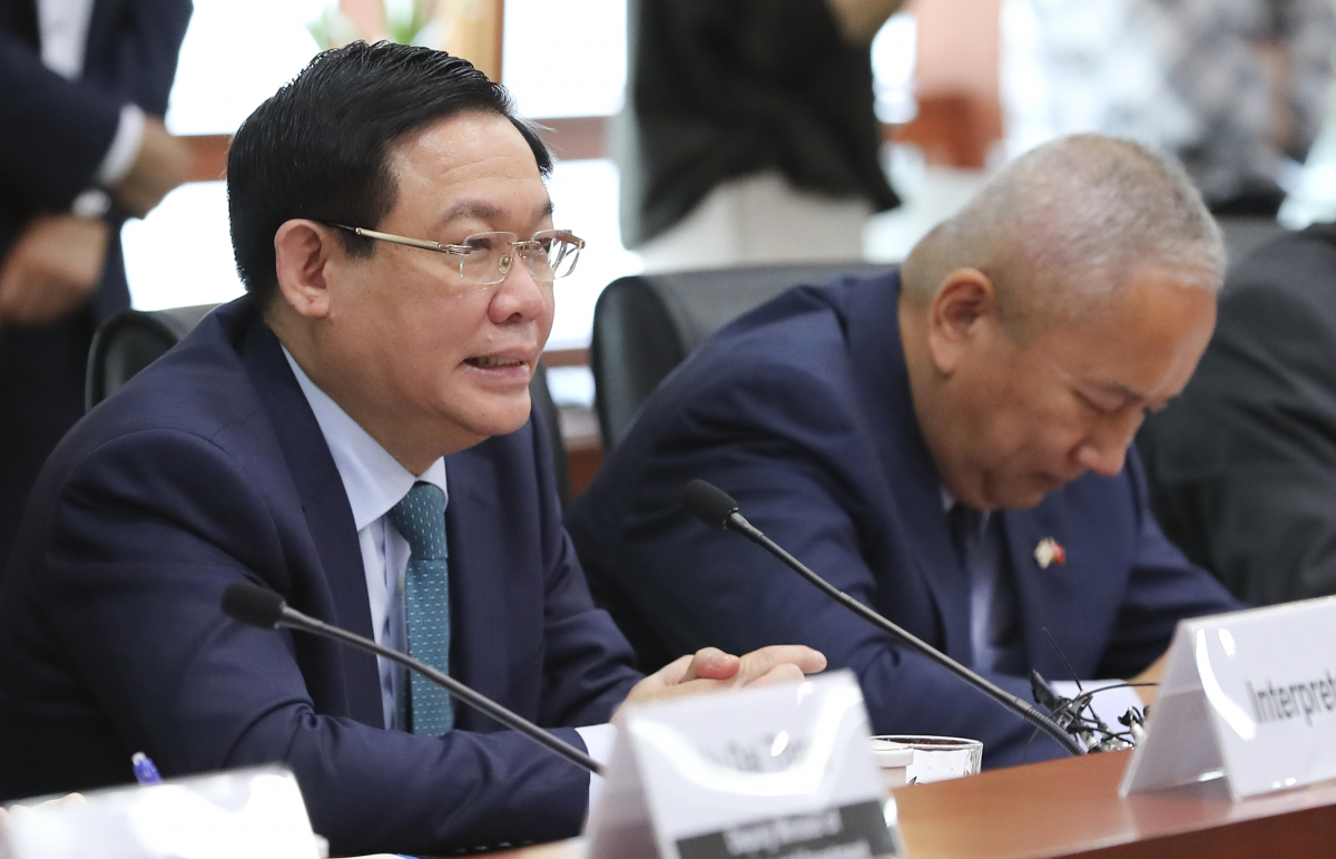 ▲브엉 딘 후에(왼쪽) 베트남 경제부총리가 20일 오전 서울 여의도 금융투자협회에서 열린 금융투자협회 간담회에서 인사말을 하고 있다. (뉴시스)