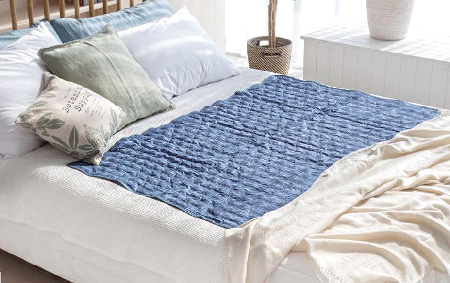 ▲리빙픽에서 판매 중인 한일메디컬더위사냥 얼음매트.(사진제공=아이비엘)